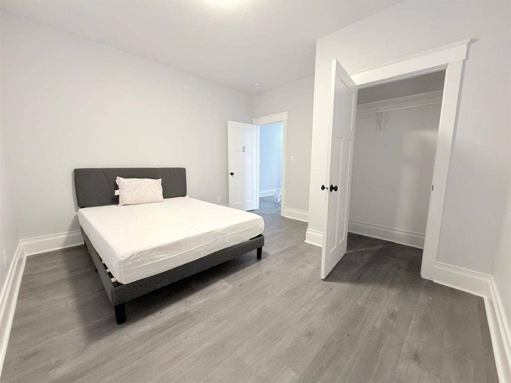 6 BR in Indianapolis