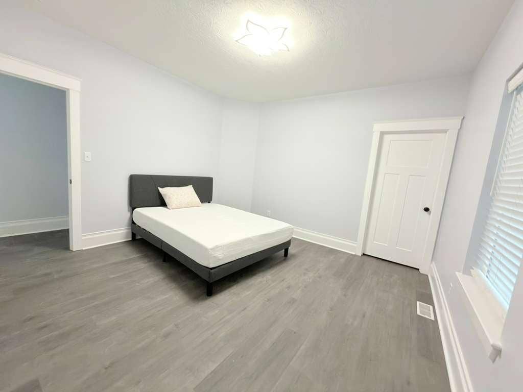 6 BR in Indianapolis