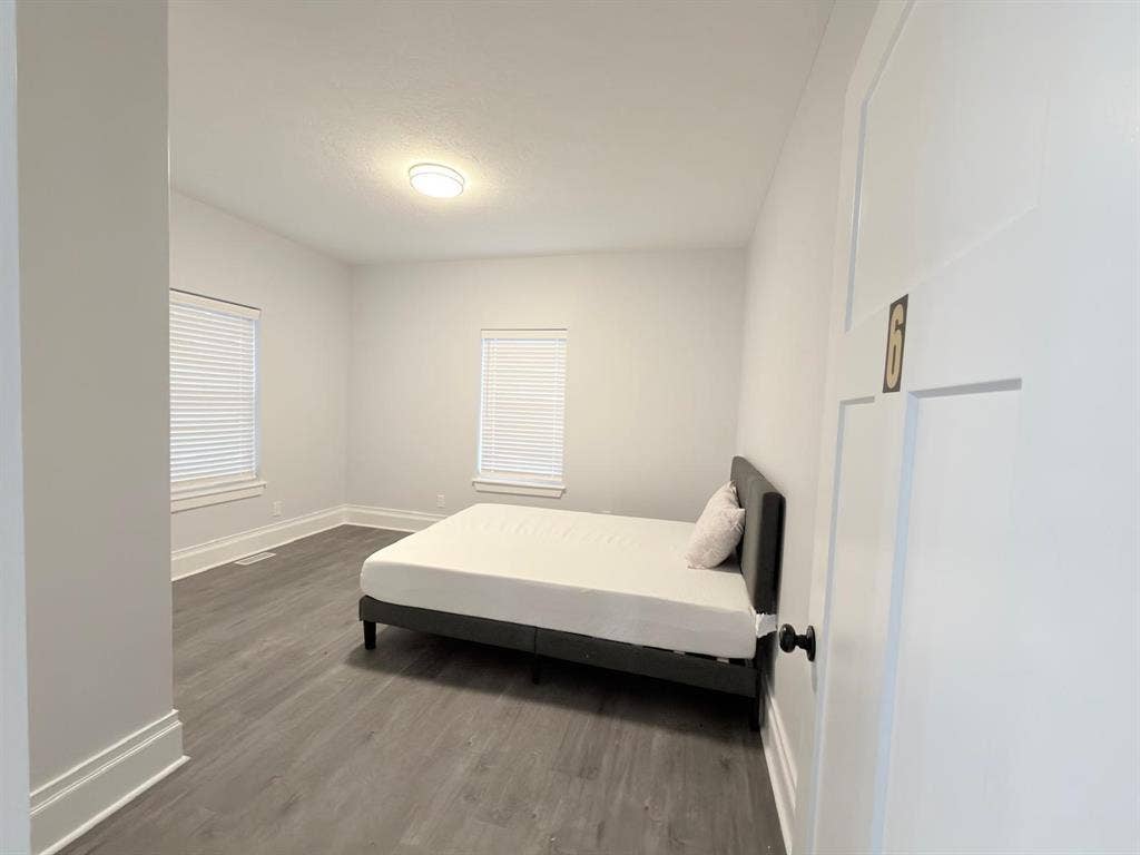 6 BR in Indianapolis