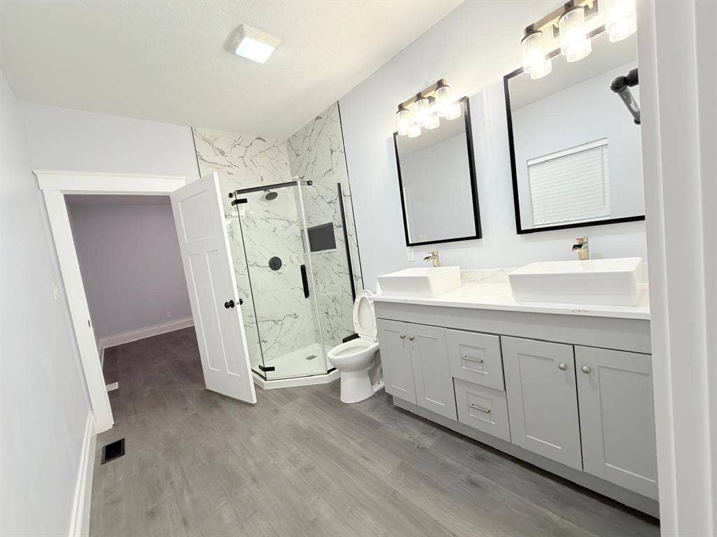 6 BR in Indianapolis