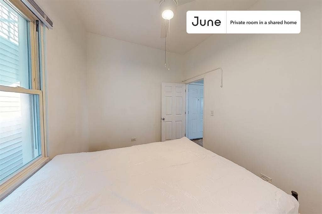 3 BR in Chicago