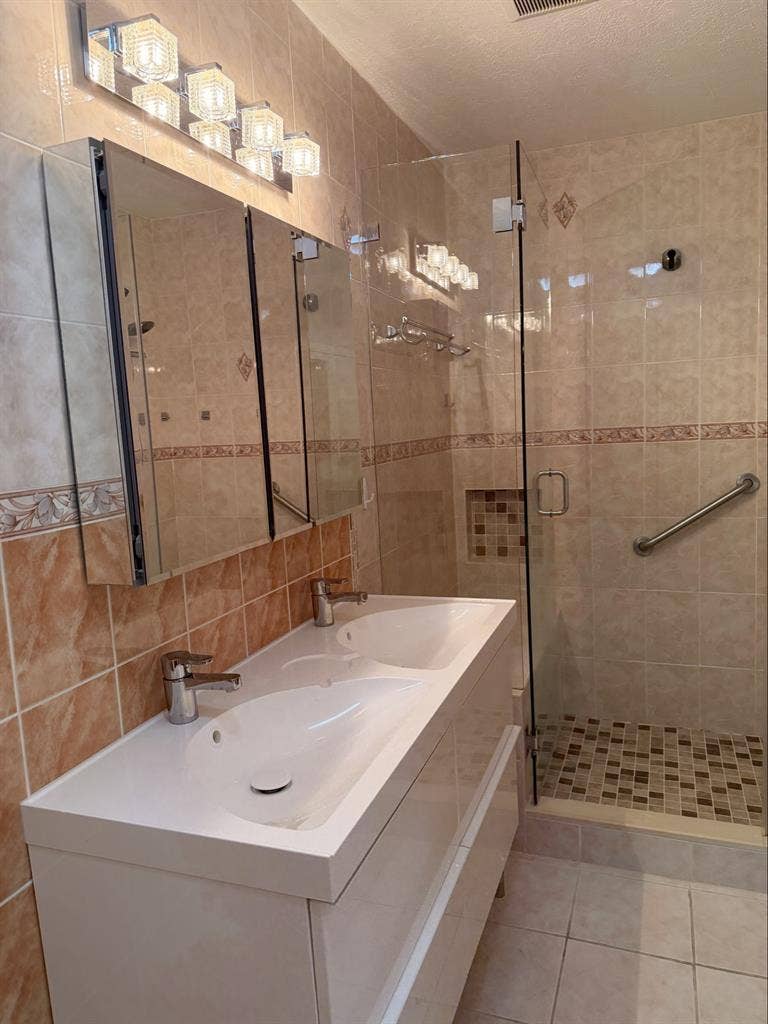 LUXURY SPACIOUS STUDIO IN KENDALLL