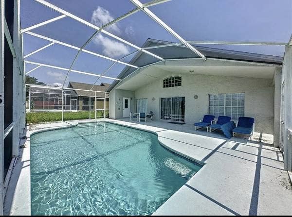 2nd Floor One bedroom - shared bath