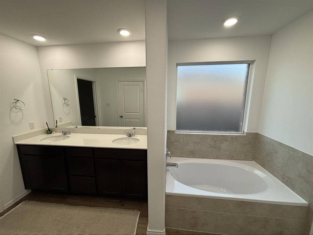 Master bedroom for rent