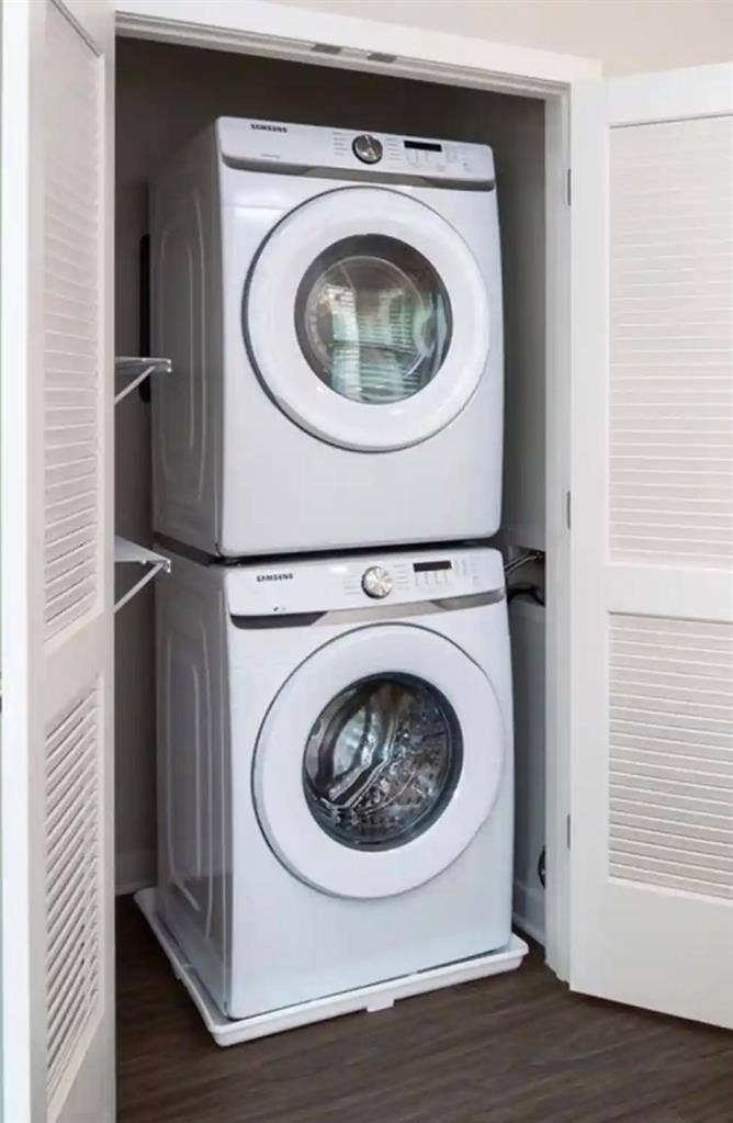 Luxury 1 Bed 1Bath pet friendly Apt