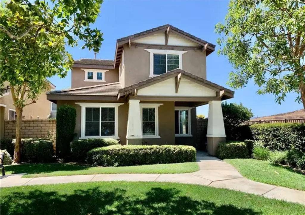 1bed/bath $1300 or 2bed/1bath $1900