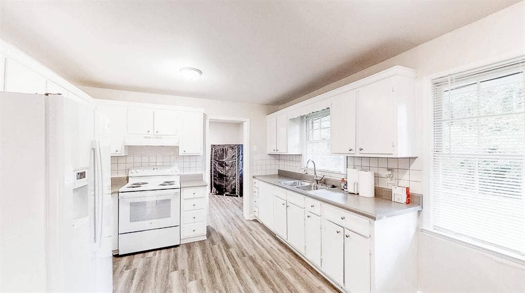 9 BR in Stone Mountain