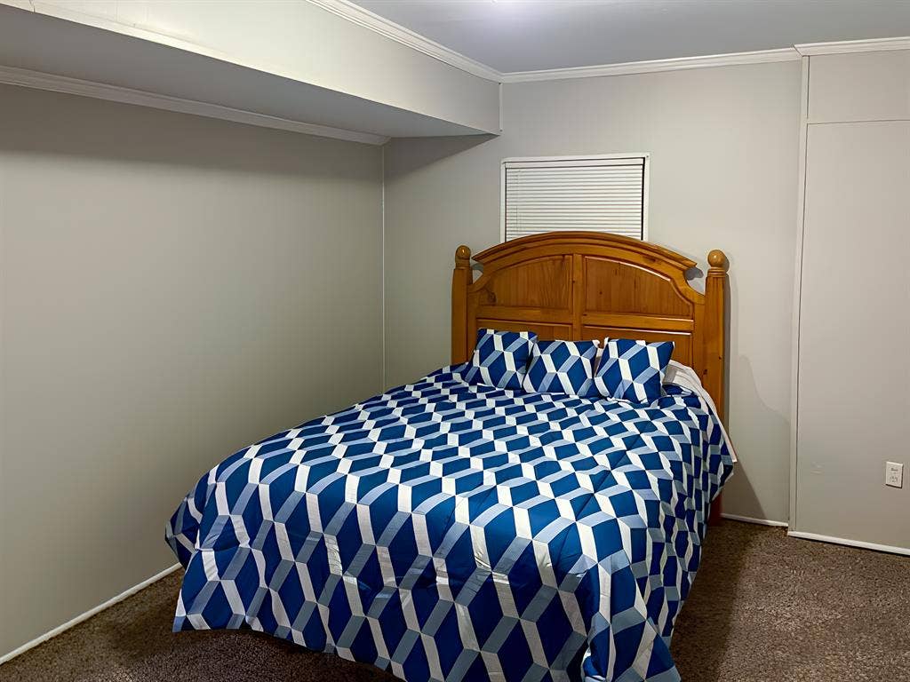 2 BR in College Park