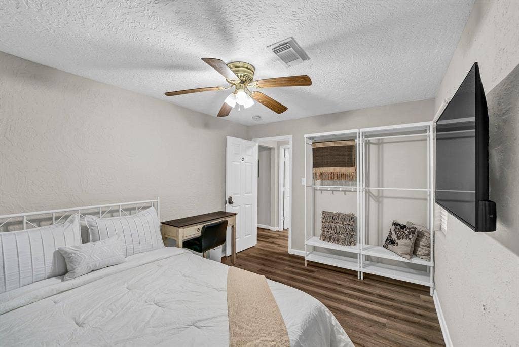 5 BR in Houston
