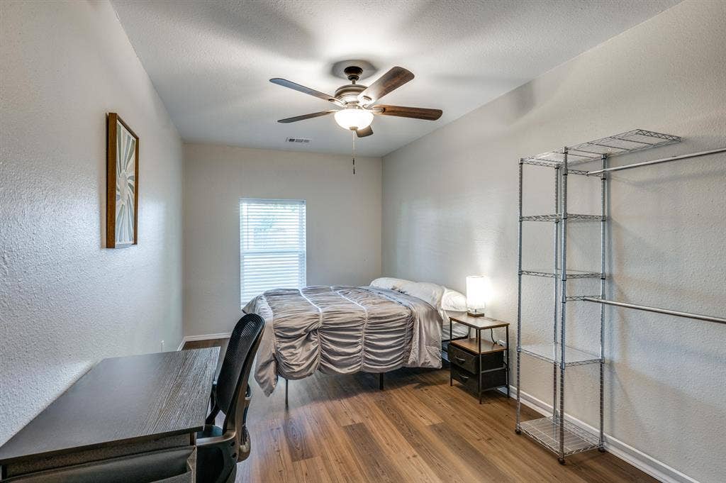 6 BR in Keller