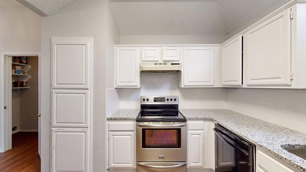 6 BR in Keller