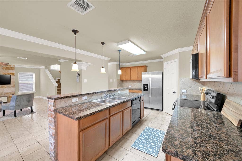 6 BR in Richmond