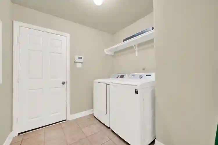 6 BR in Richmond