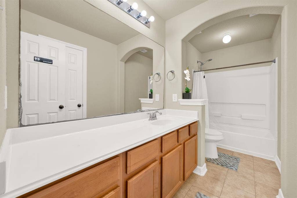 6 BR in Richmond