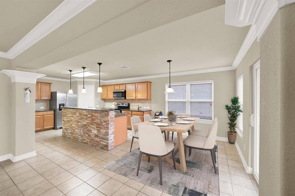 6 BR in Richmond