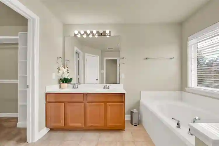 6 BR in Richmond