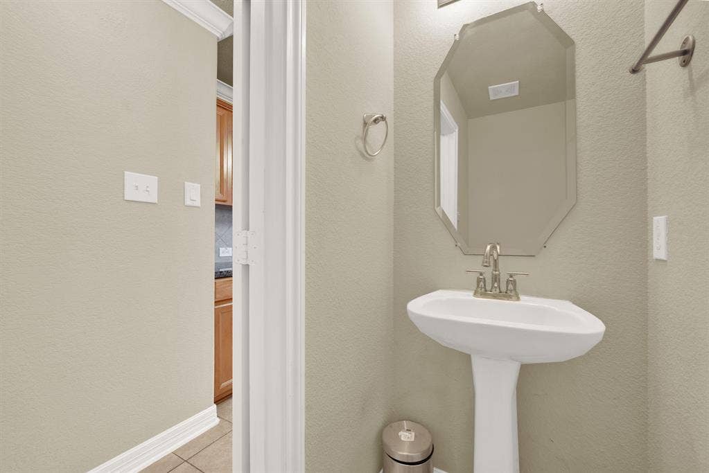 6 BR in Richmond