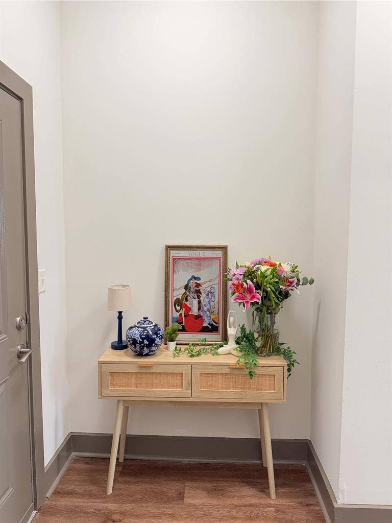Furnished room (Bills included)
