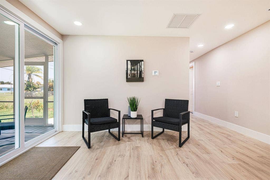 7 BR in Englewood