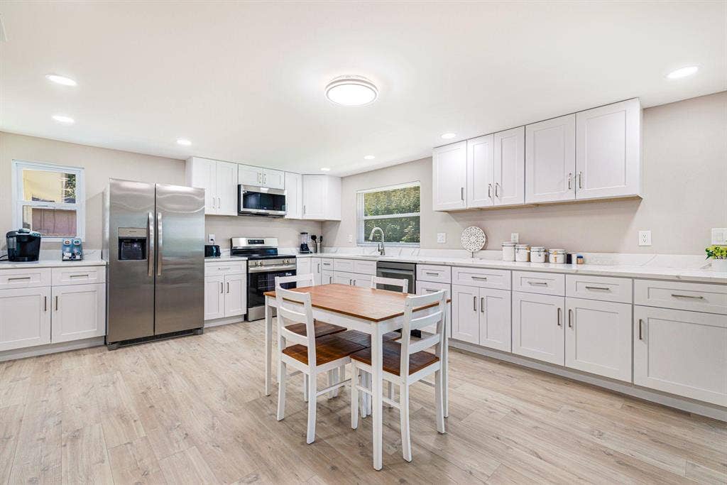 7 BR in Englewood