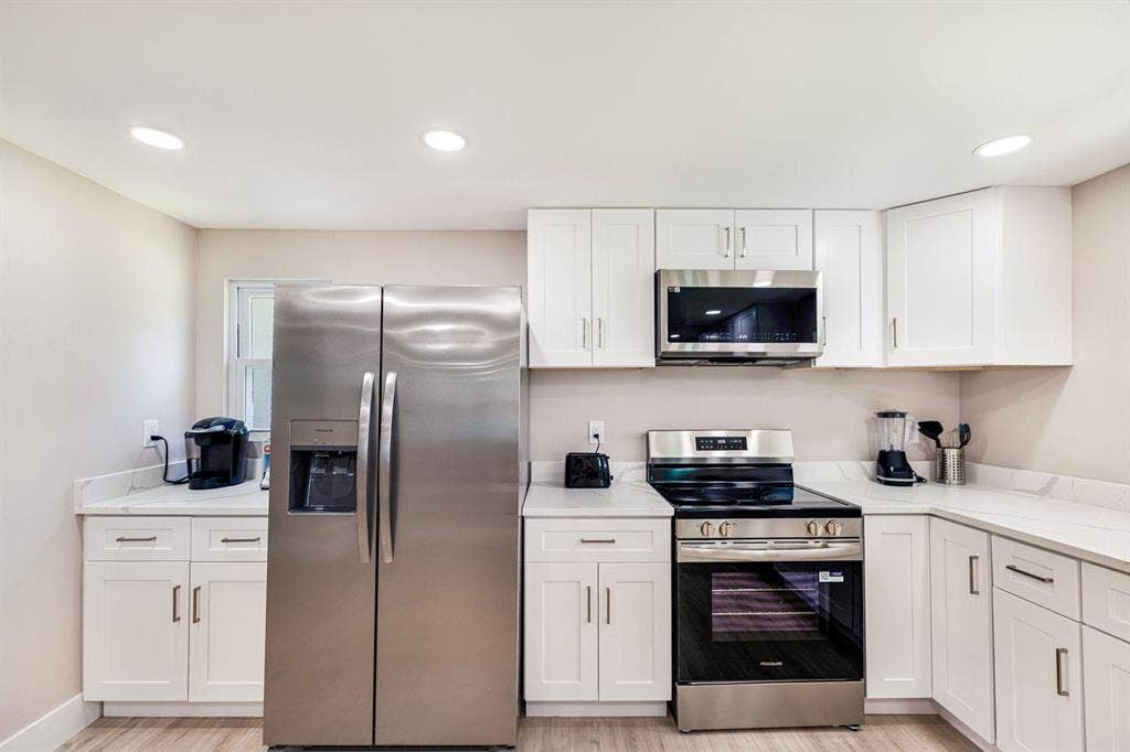 7 BR in Englewood