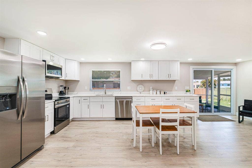 7 BR in Englewood