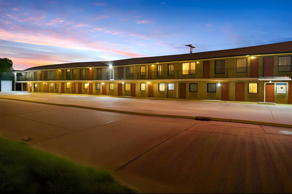 8 BR in Bridge City