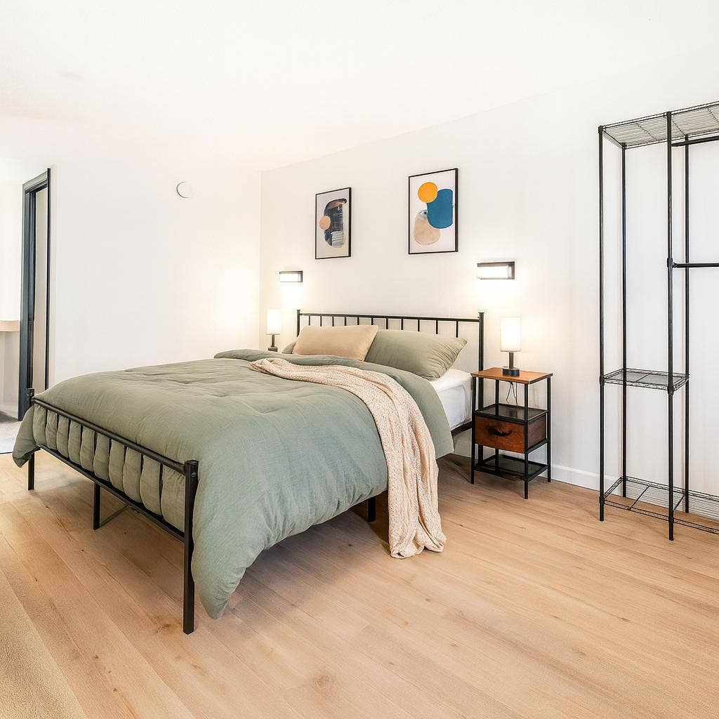8 BR in Bridge City
