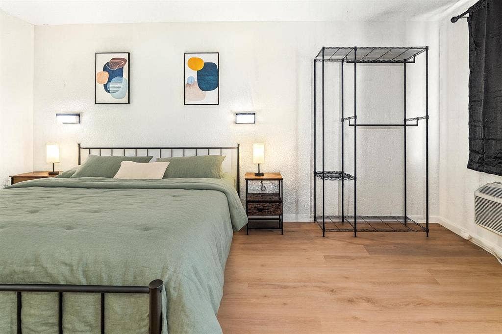 8 BR in Bridge City
