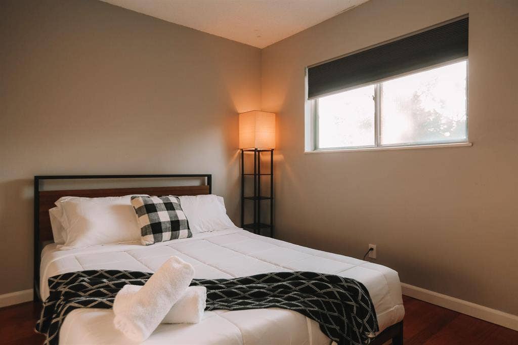 4 BR in Aurora