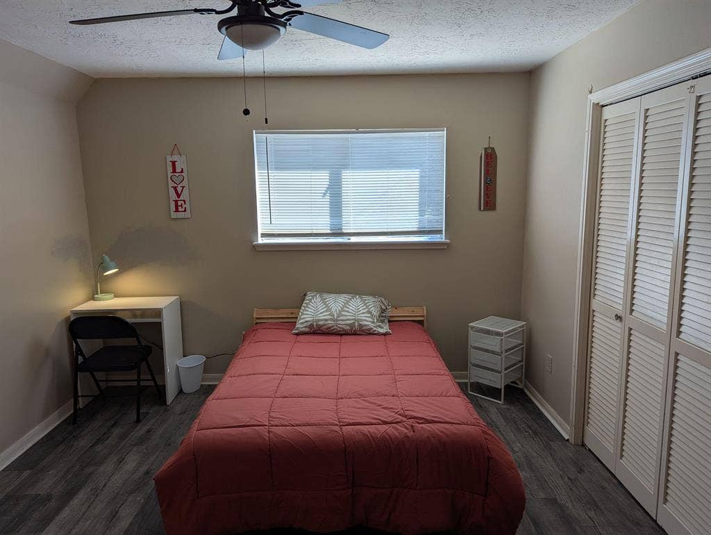 6 BR in Cypress