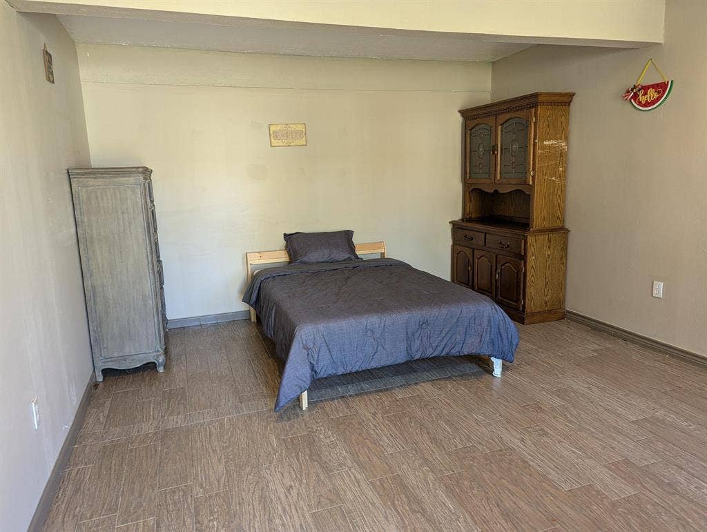6 BR in Cypress