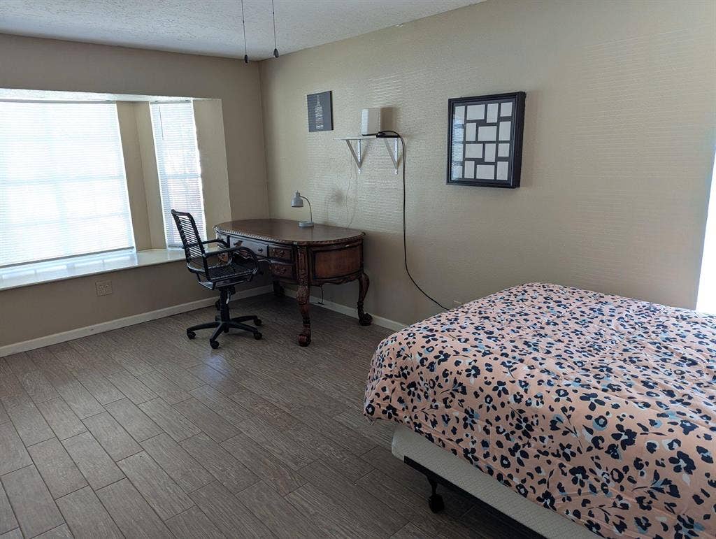 6 BR in Cypress