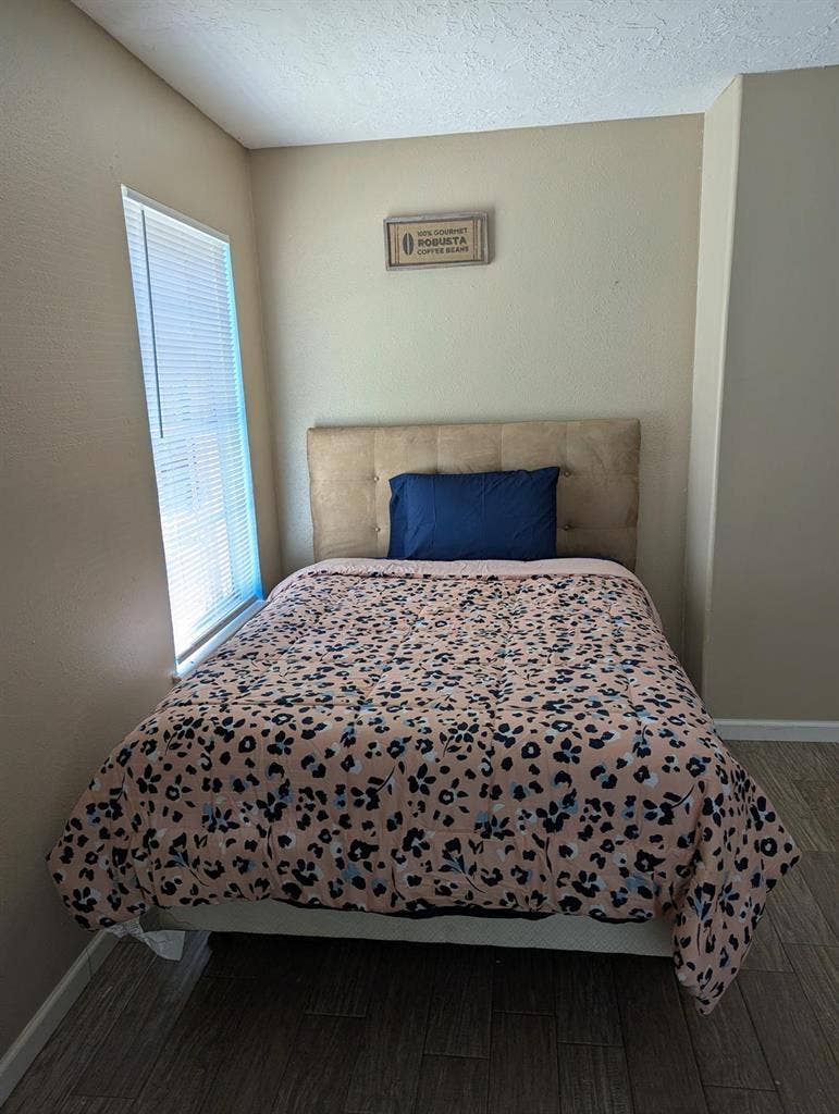 6 BR in Cypress