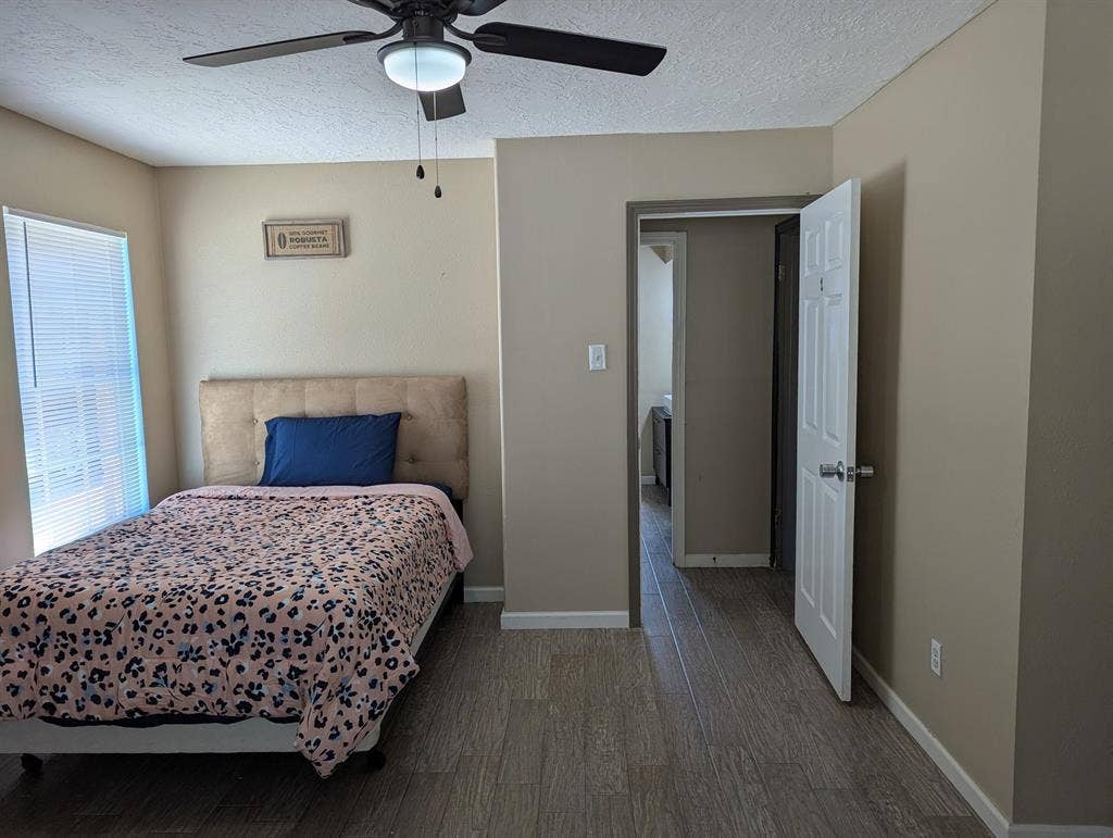 6 BR in Cypress