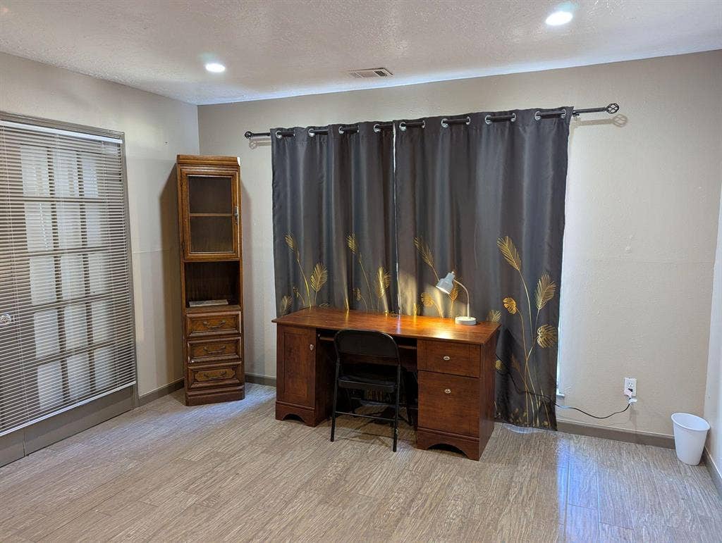 6 BR in Cypress