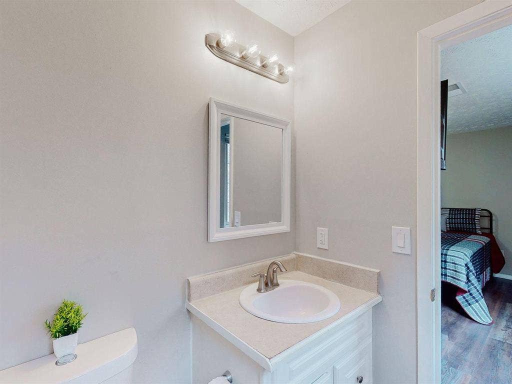 8 BR in Stone Mountain