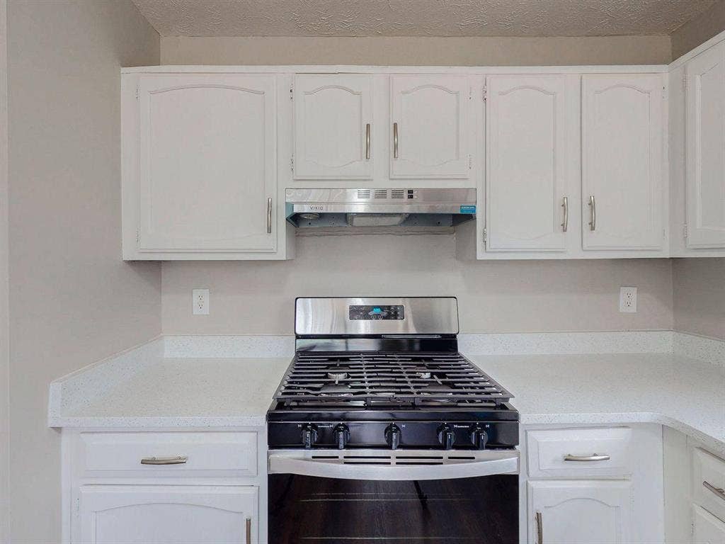 8 BR in Stone Mountain