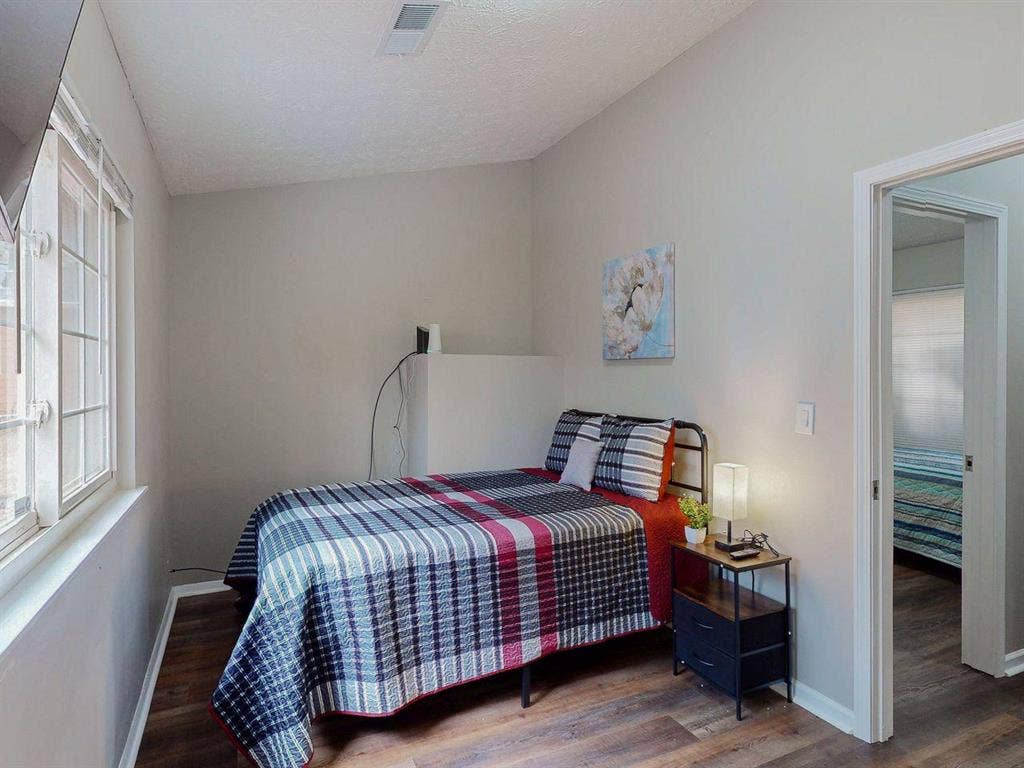 8 BR in Stone Mountain