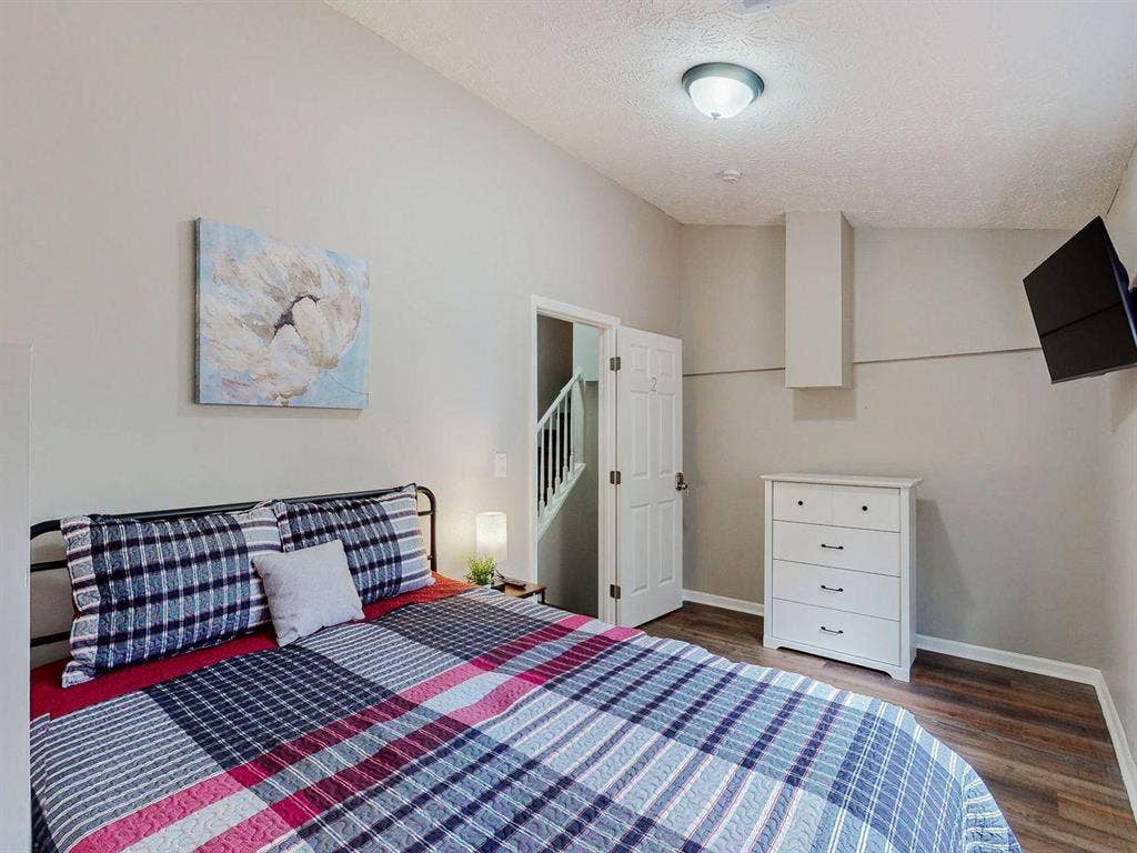 8 BR in Stone Mountain