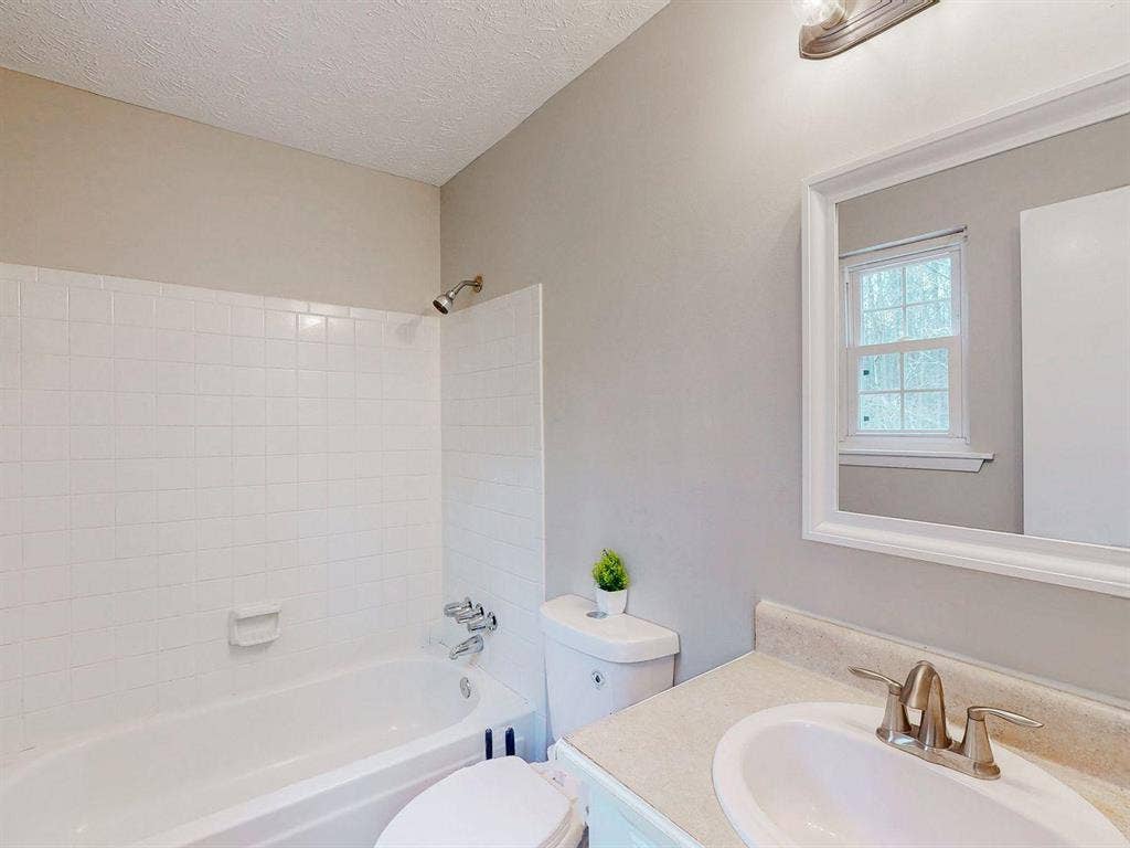 8 BR in Stone Mountain