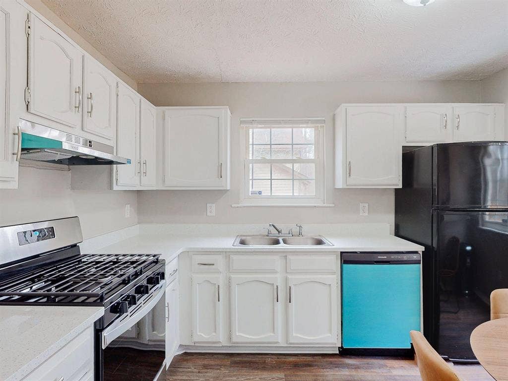 8 BR in Stone Mountain