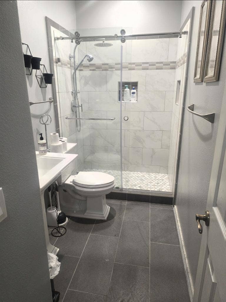 Bedroom in Big house LGTBQ wanted