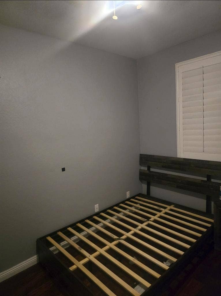 Bedroom in Big house LGTBQ wanted