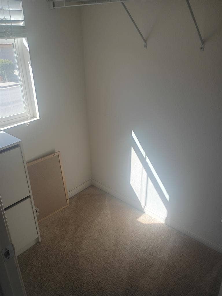 Room for rent in Lake Elsinore