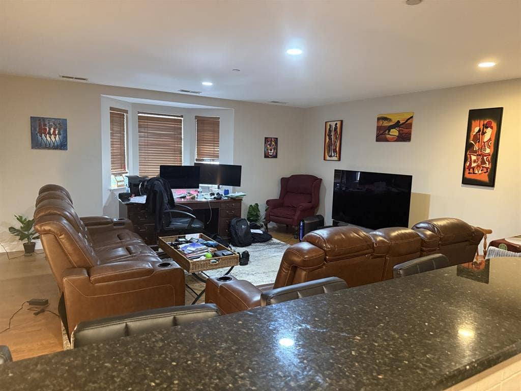 2 Bedroom, 2 Bath, Offstreet park