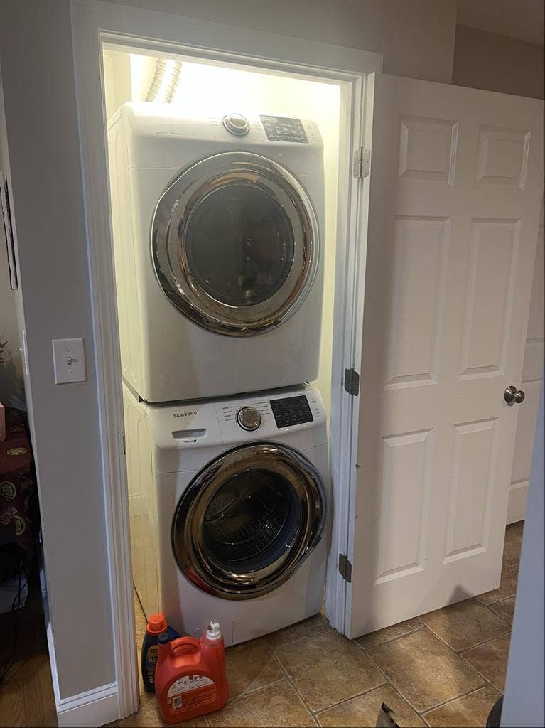 2 Bedroom, 2 Bath, Offstreet park