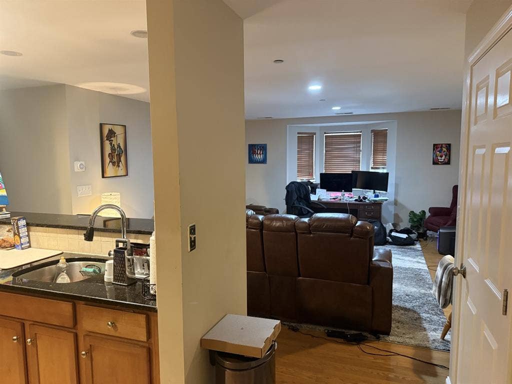2 Bedroom, 2 Bath, Offstreet park
