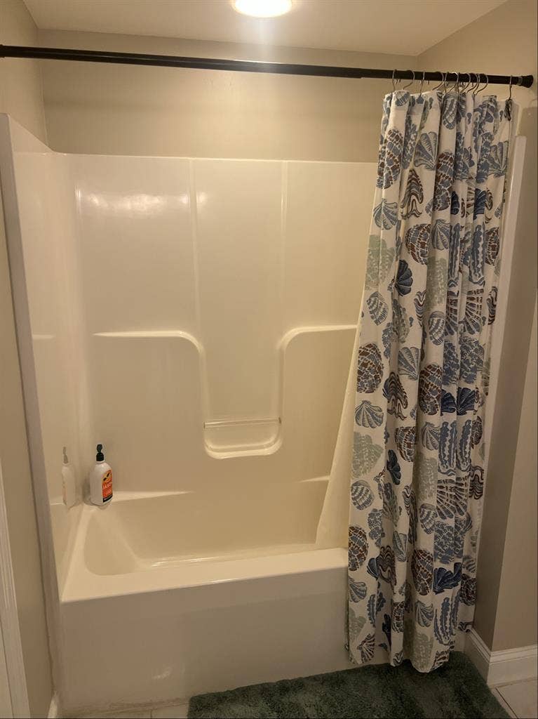 2 Bedroom, 2 Bath, Offstreet park