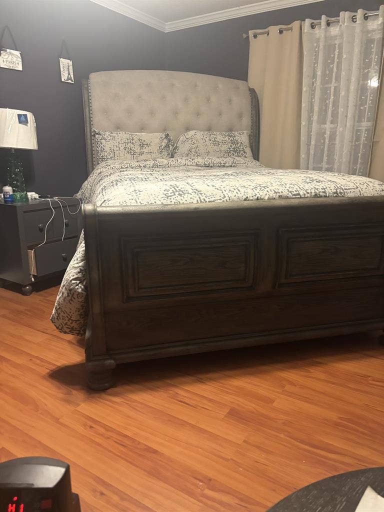 Downstairs room for rent